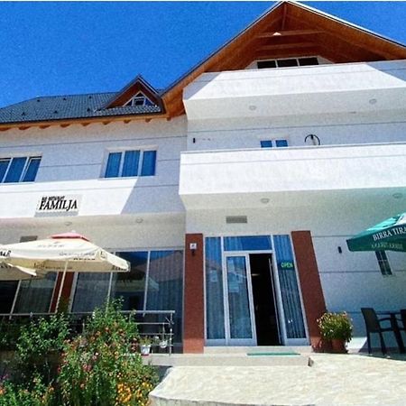 Bar-Restaurant-Hotel-Familja Klos Exterior foto